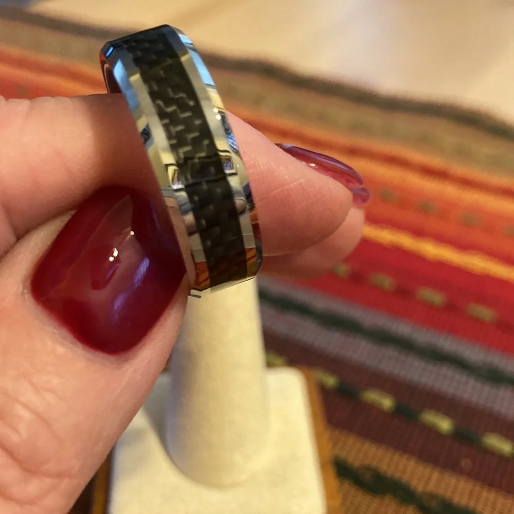 NWOT men’s King Will tungsten carbon “gentlemen” beveled edge band ring